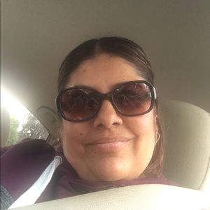 Meet your Posher, Claudia